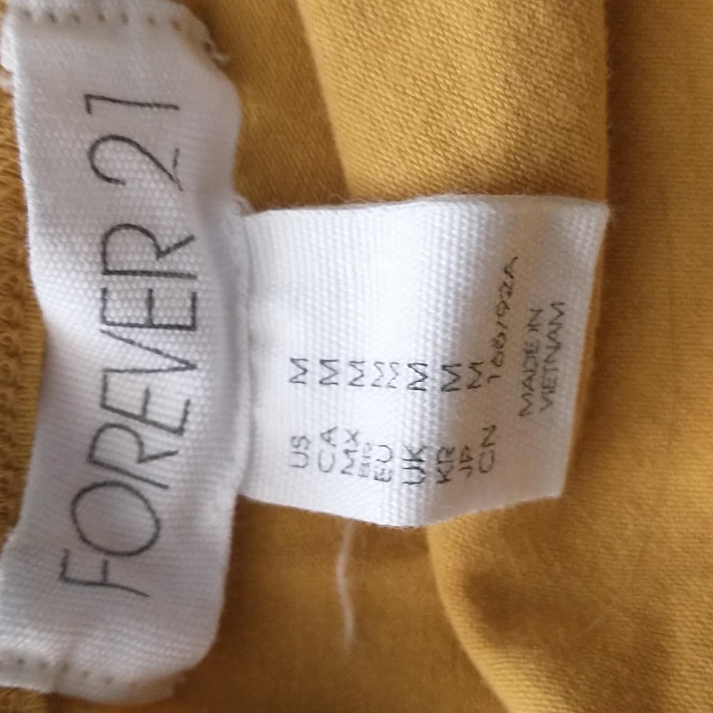 🏵️Three Tank Tops - Picture 3 of 4